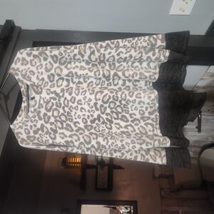 Chic Leopard Print Sweater